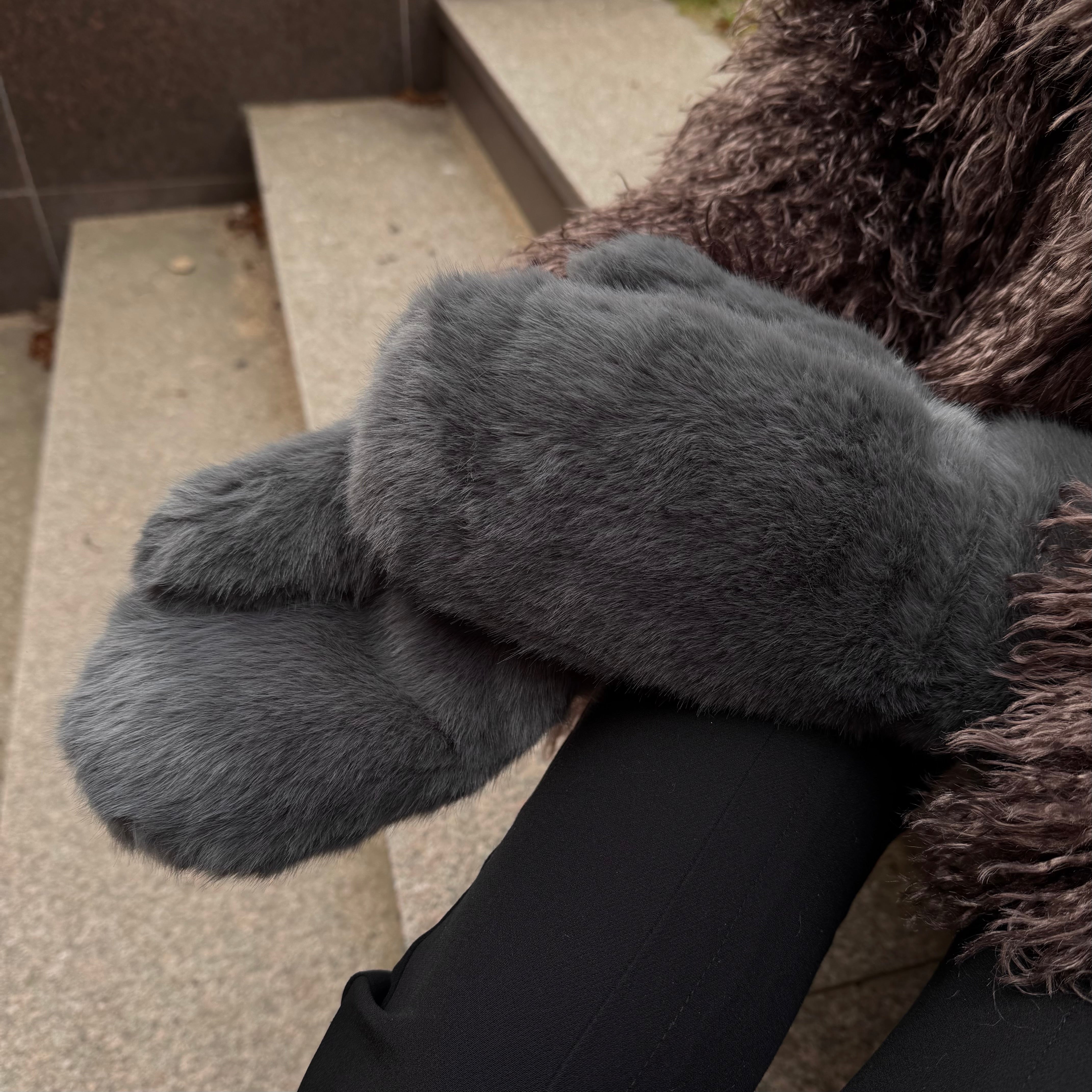 Pirštinės su kailiuku