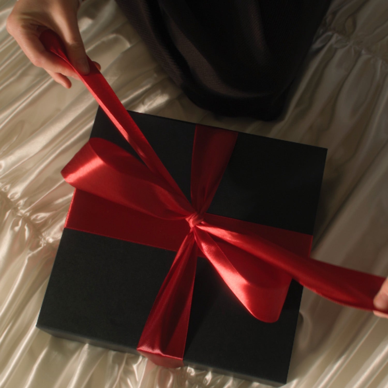 Minkštų ausinių, šaliko ir pirštinių dovanų rinkinys