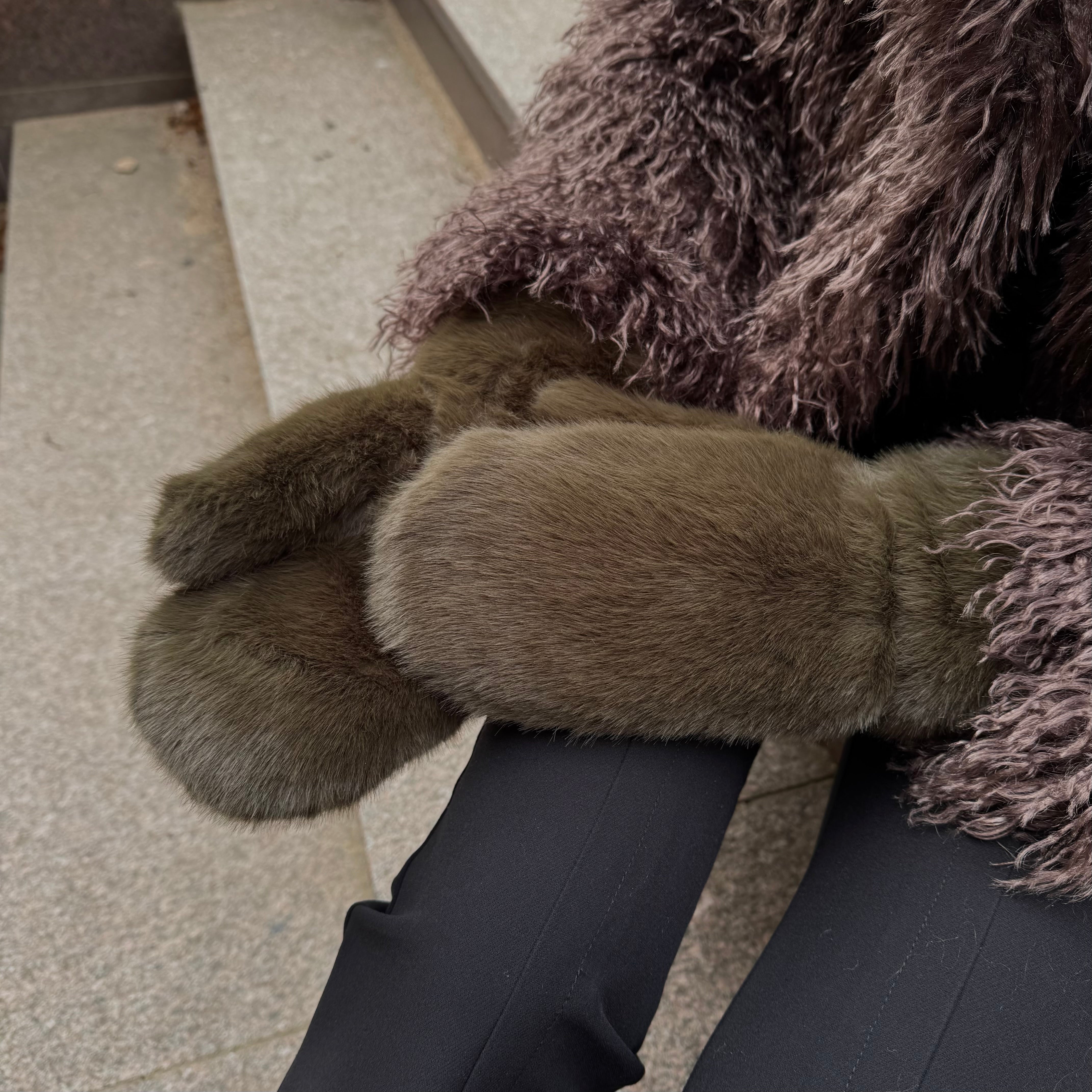 Pirštinės su kailiuku