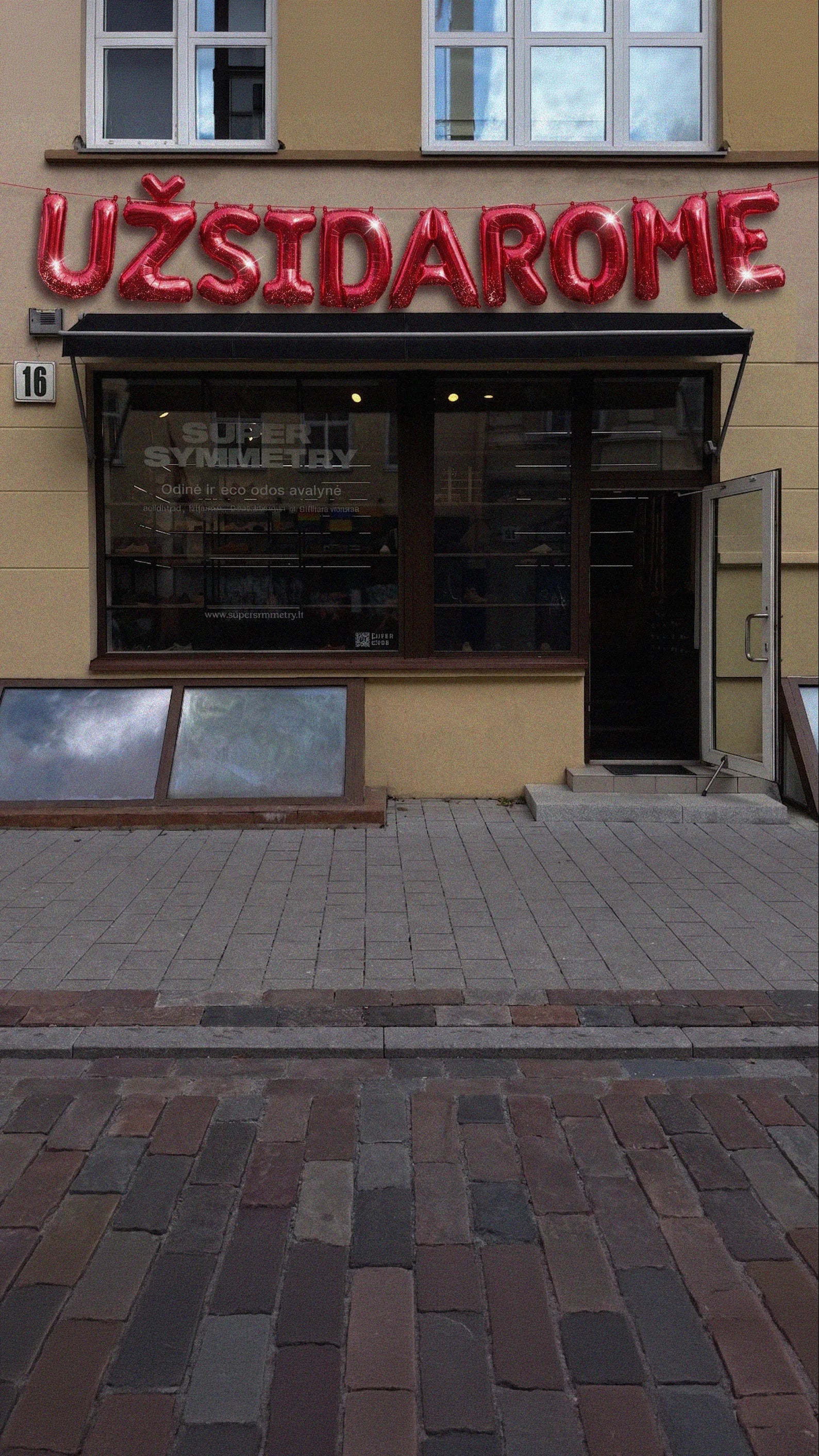 išpardavimas — Trakų g. 16 vitrina